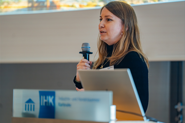 iodata-data-symposium 9-4- 600x400